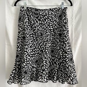 (NWOT) Worthington Black & White Floral A Line Skirt (size 6P)